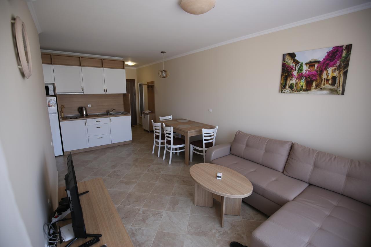 Apartments In Rif 3 Ravda Exterior photo