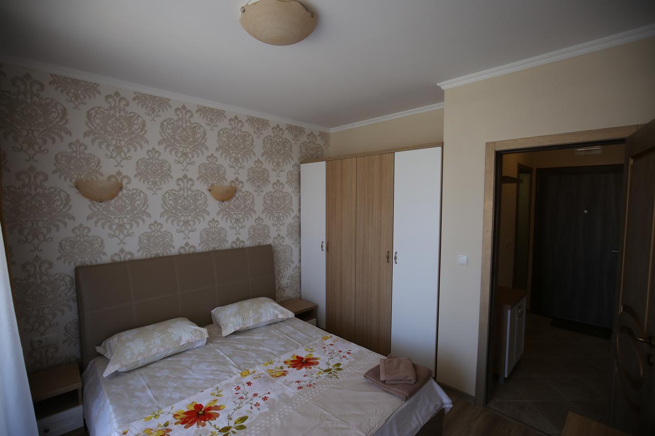 Apartments In Rif 3 Ravda Exterior photo