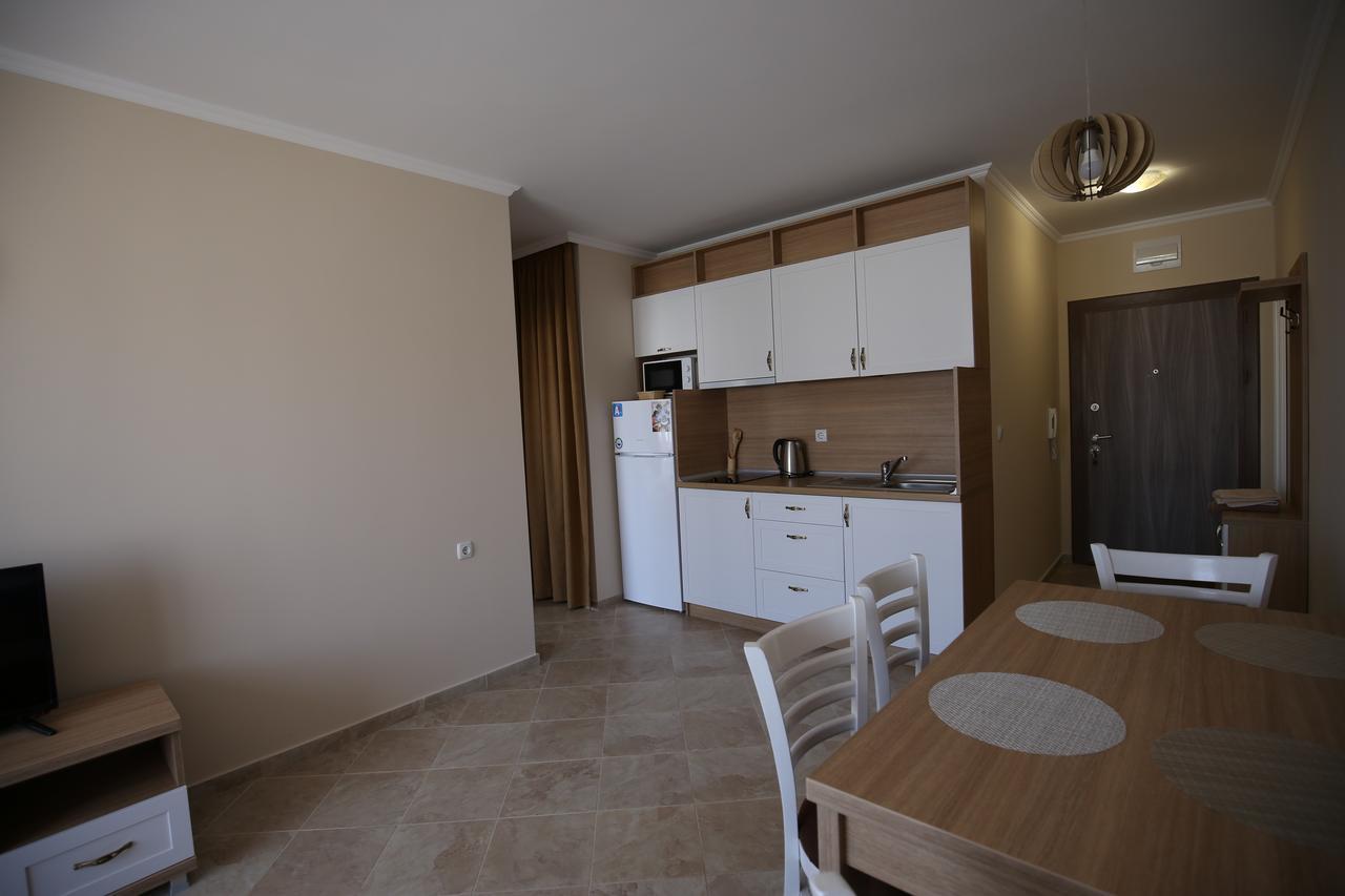 Apartments In Rif 3 Ravda Exterior photo