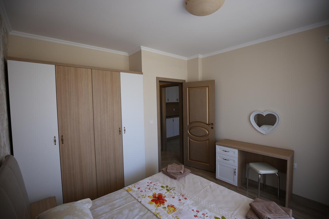Apartments In Rif 3 Ravda Exterior photo