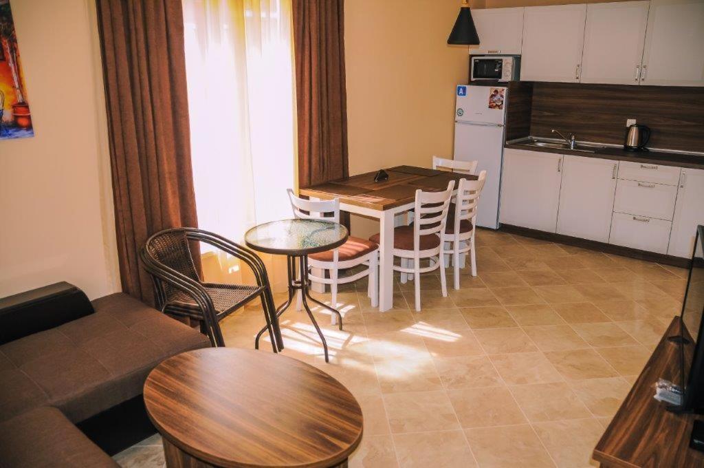 Apartments In Rif 3 Ravda Exterior photo