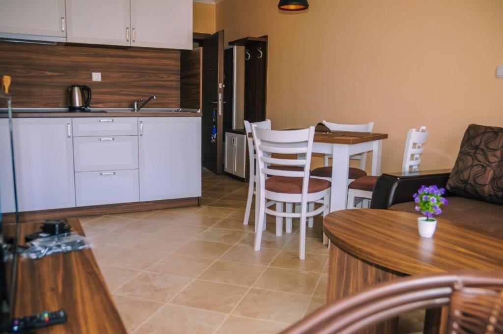 Apartments In Rif 3 Ravda Exterior photo