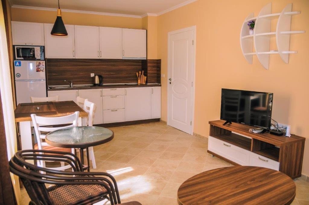 Apartments In Rif 3 Ravda Exterior photo