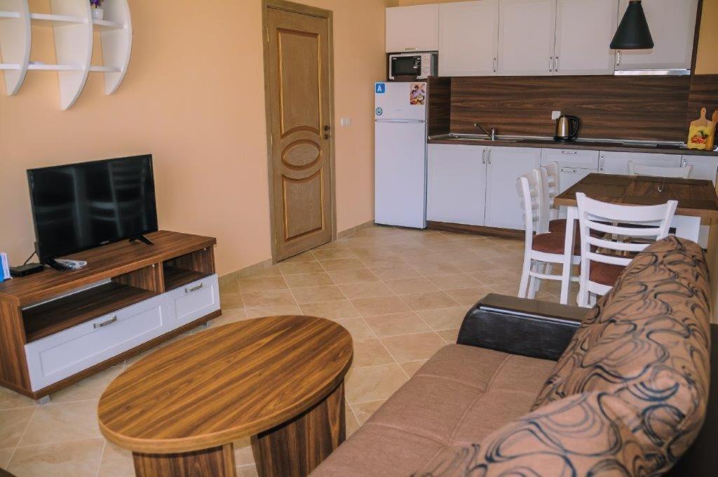 Apartments In Rif 3 Ravda Exterior photo