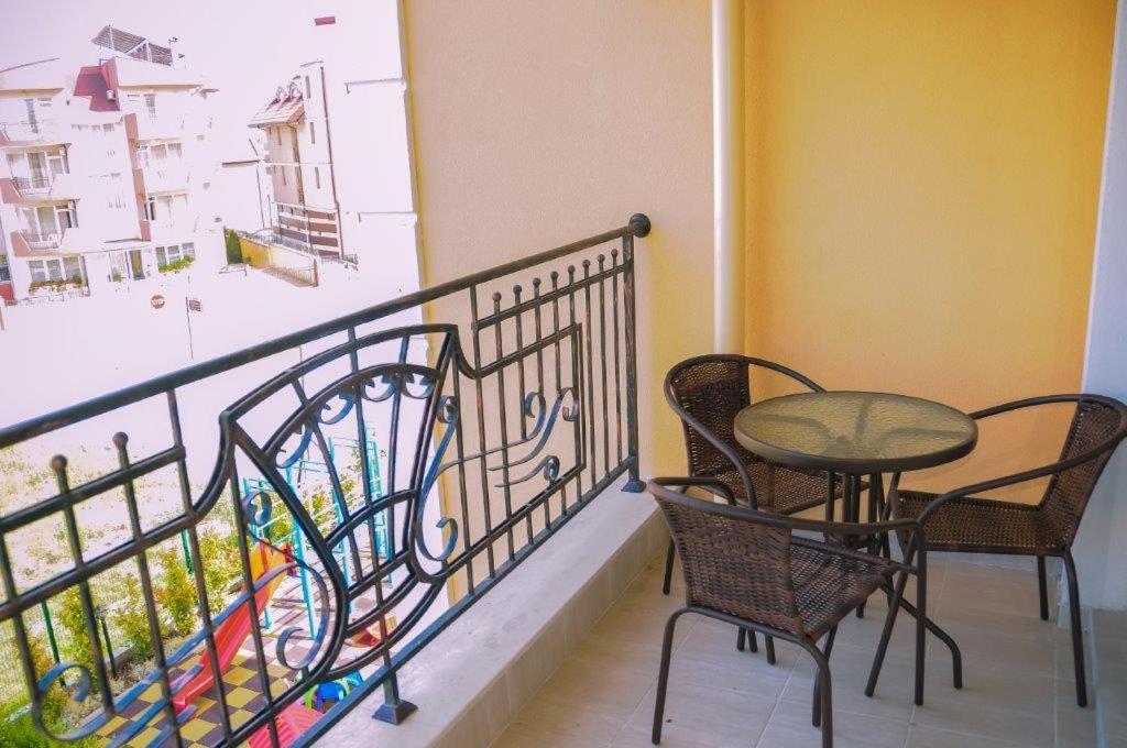 Apartments In Rif 3 Ravda Exterior photo