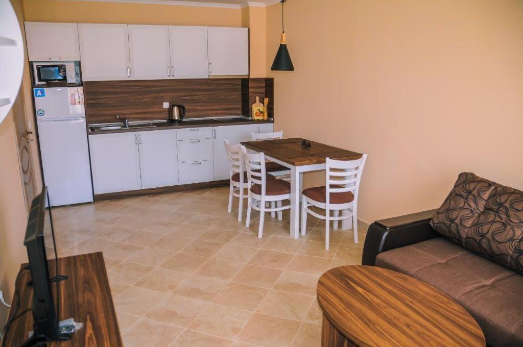 Apartments In Rif 3 Ravda Exterior photo