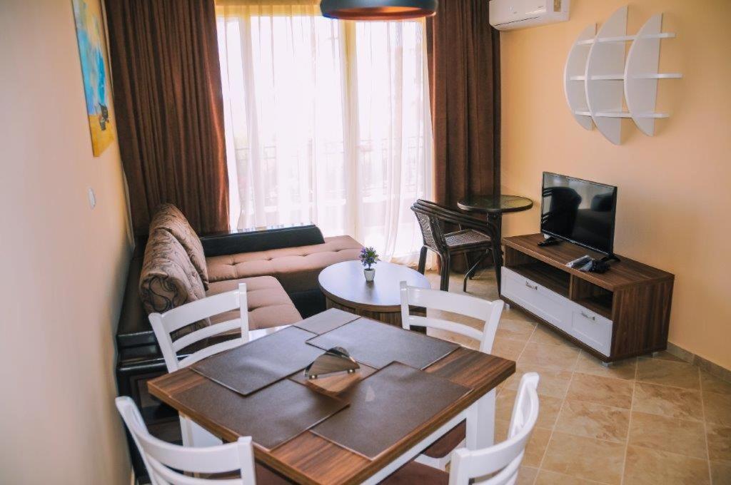 Apartments In Rif 3 Ravda Exterior photo