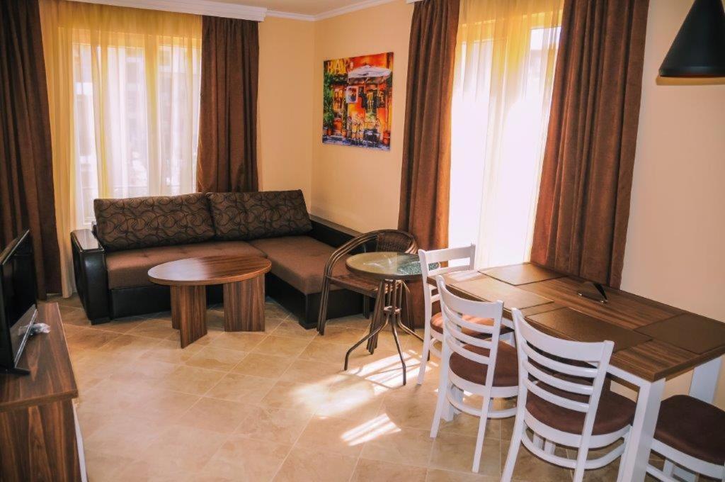 Apartments In Rif 3 Ravda Exterior photo